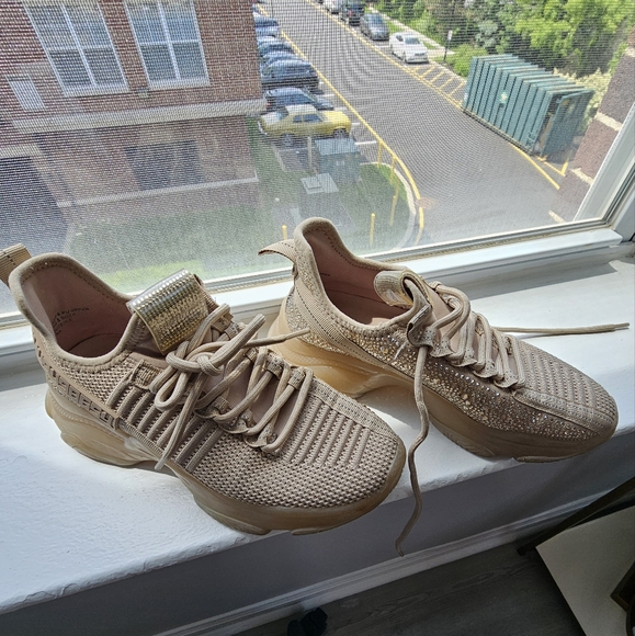 Steve Madden Sneakers - Picture 2 of 14